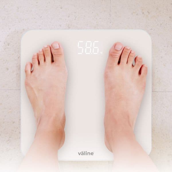 Digitální váha Väline Kocarli, max 180kg, na 3 baterie AAA, tvrzené sklo, bílá - náhled 4
