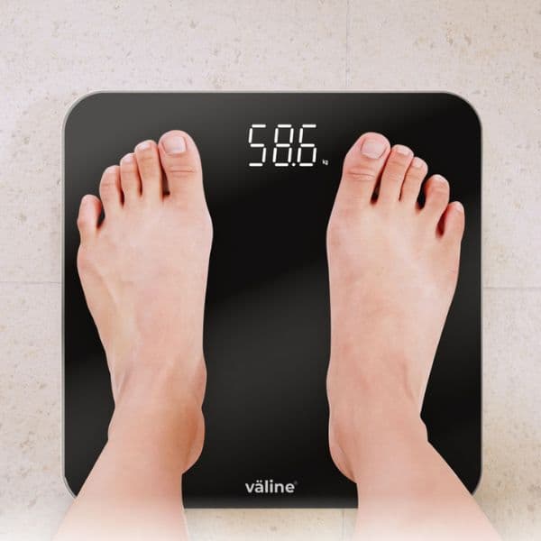 Digitální váha Väline Kocarli, max 180kg, na 3 baterie AAA, tvrzené sklo, černá - náhled 4