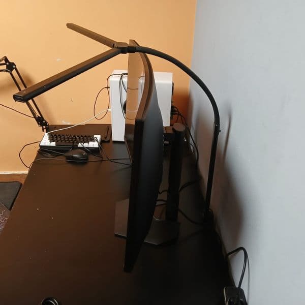 Stmívatelná LED stolní lampa nad monitor 18W 1100lm, CCT, se šroubovacím úchytem - náhled 3