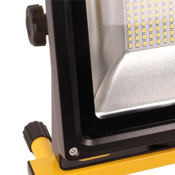Přenosný USB nabíjecí LED reflektor 30W 2100lm, denní, stmívatelný vypínačem, 3 roky zár. - náhled 3